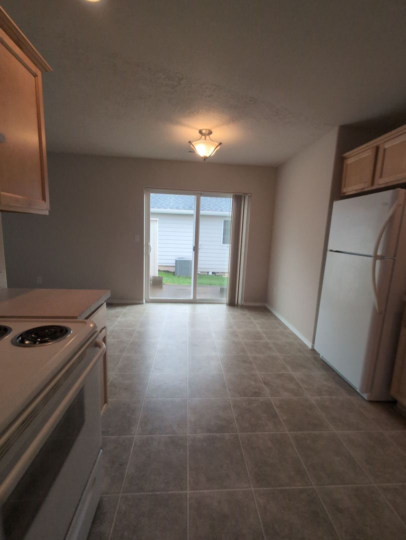 Dallas Apartment: 917 West Ellendale Road