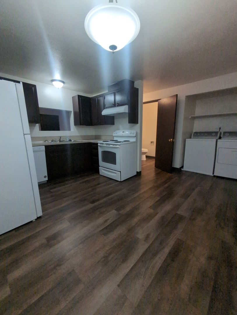 Dallas Apartment: 1221 SE Godsey Rd