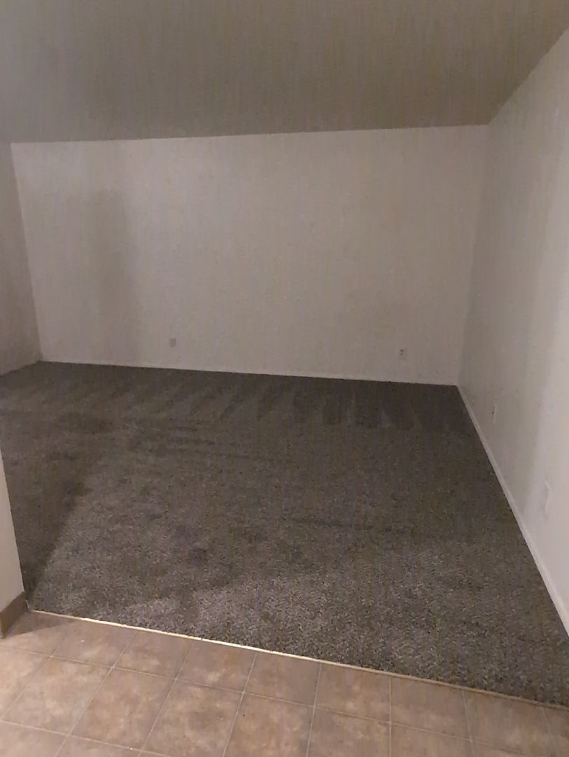 Dallas Apartment: 555 SE Court St
