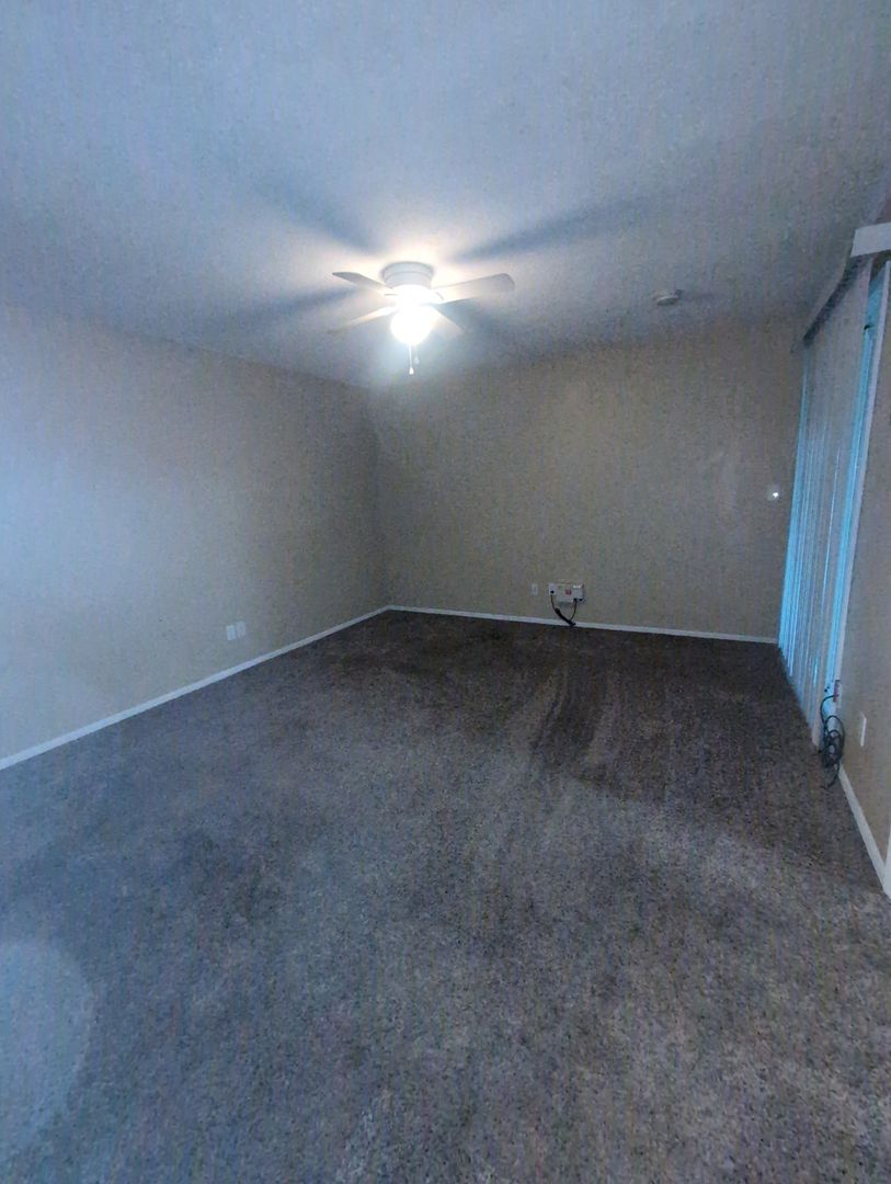 Monmouth Apartment: 235/237 Whitesell St W