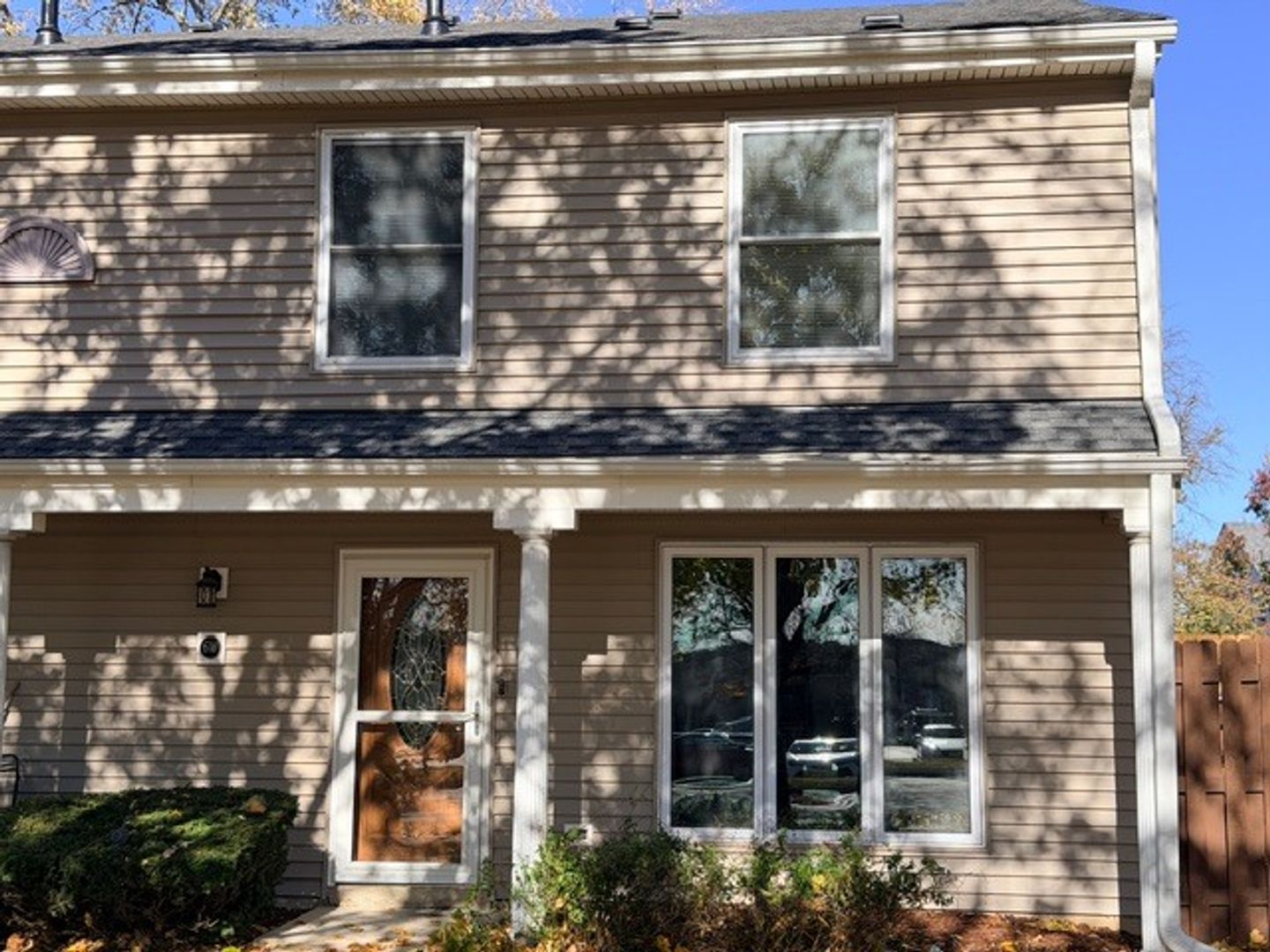 Bolingbrook House: 6W Fernwood Dr