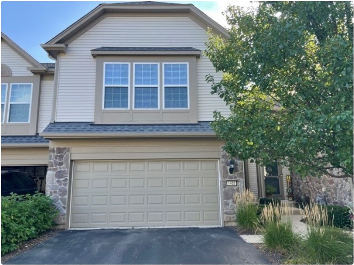 Yorkville Townhome: 1403 Crimson Ln