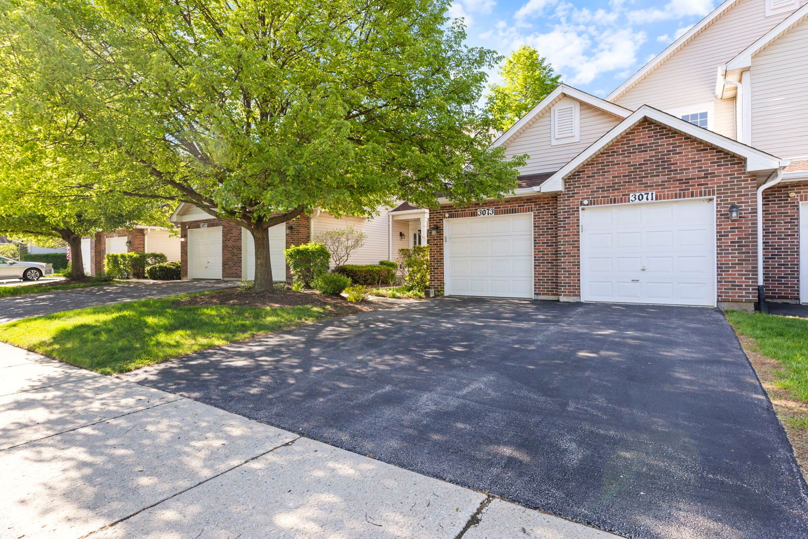 Naperville House: 3073 Kentshire Cir