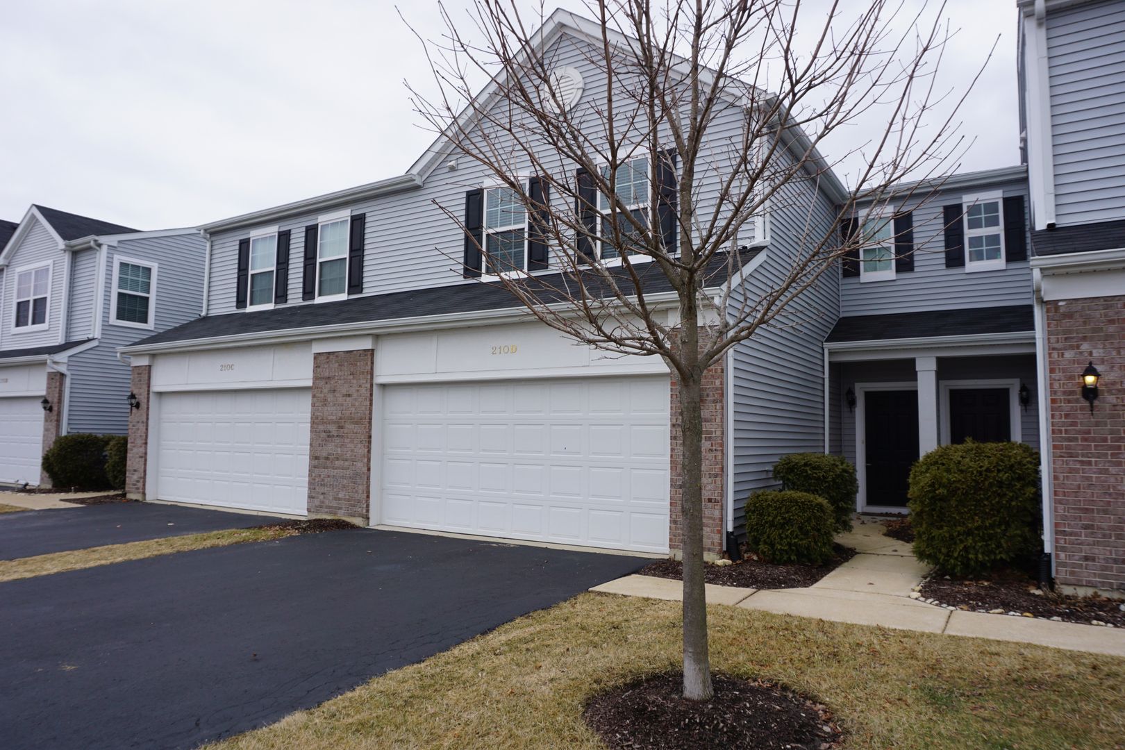 Yorkville House: 210-D Portage Ln