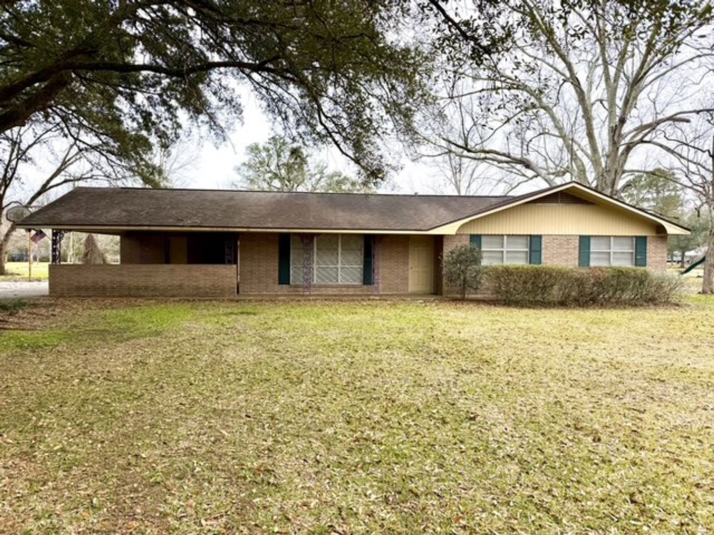 Gonzales House: 43063 Black Bayou Rd