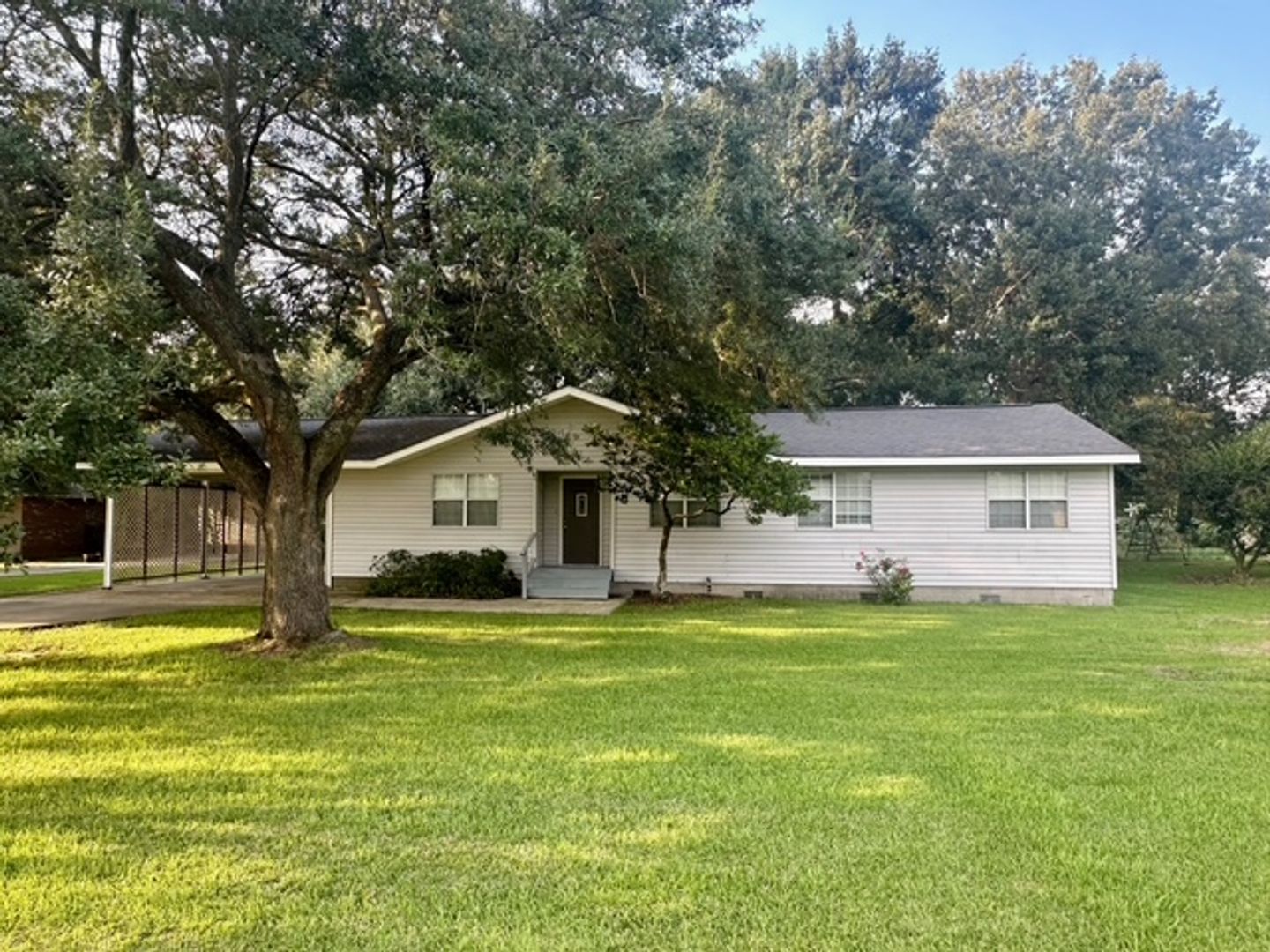Prairieville House: 37222 Miller St