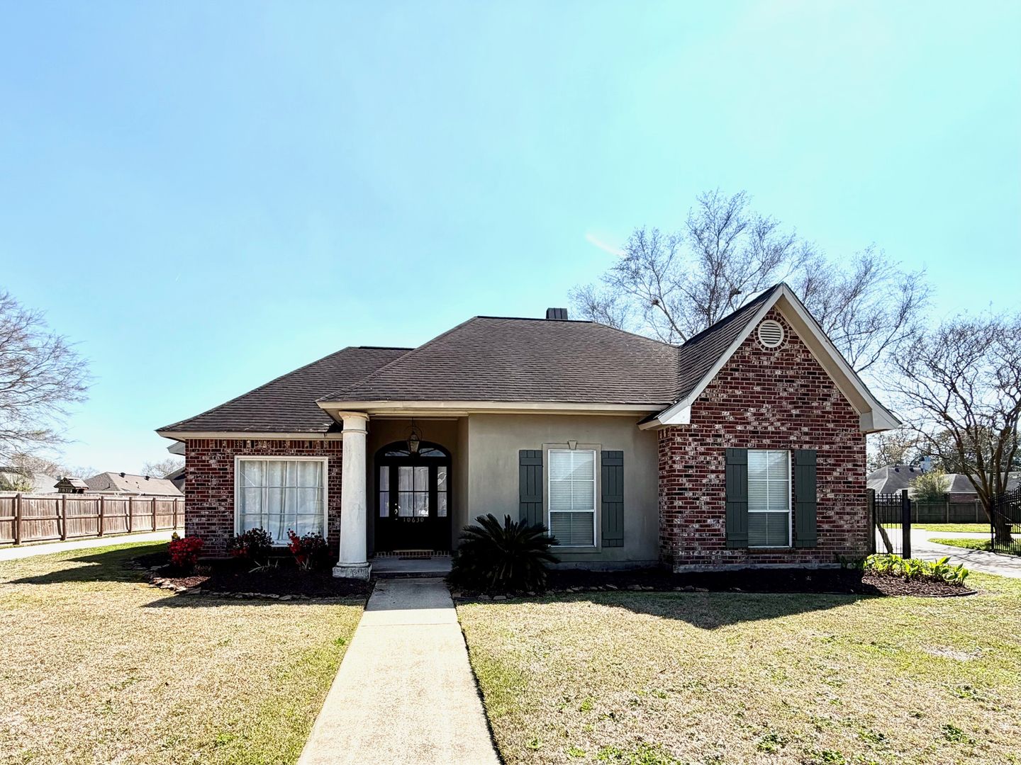 Baton Rouge House: 10630 Hilltree Dr