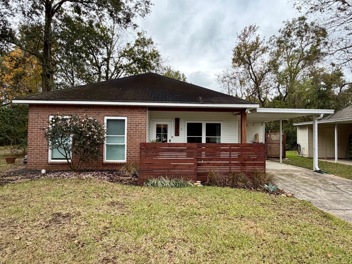 Gonzales House: 13337 Bayou Grand South