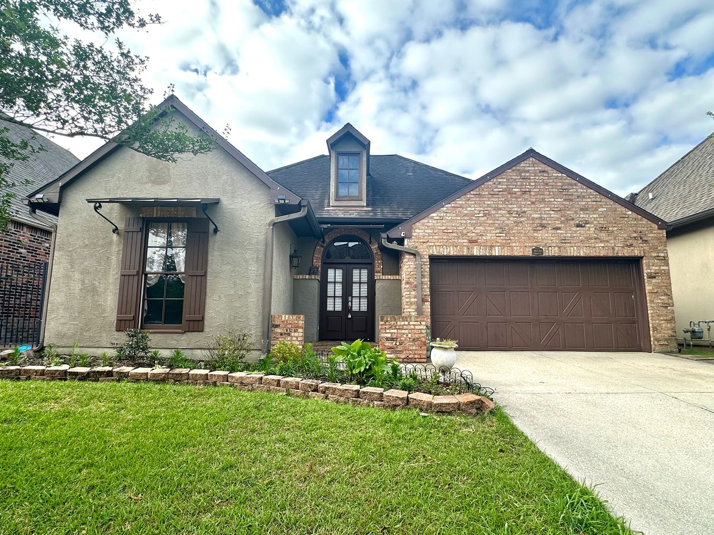 Gonzales House: 39339 Magazine Ave