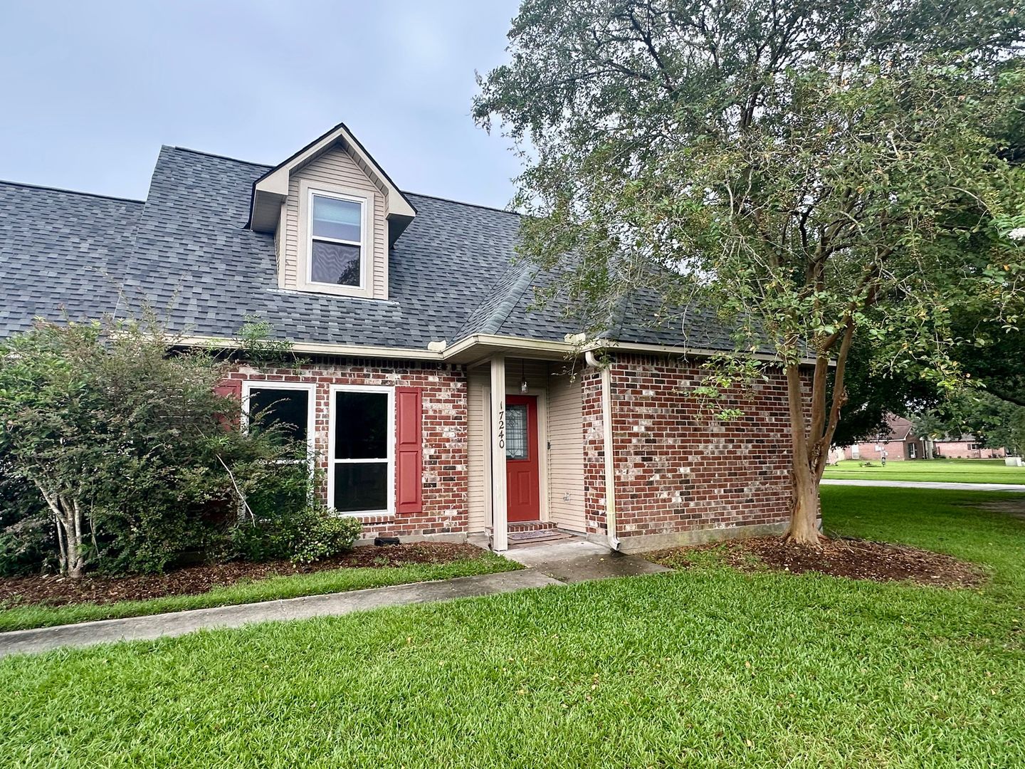 Prairieville House: 17240 Rennes Dr