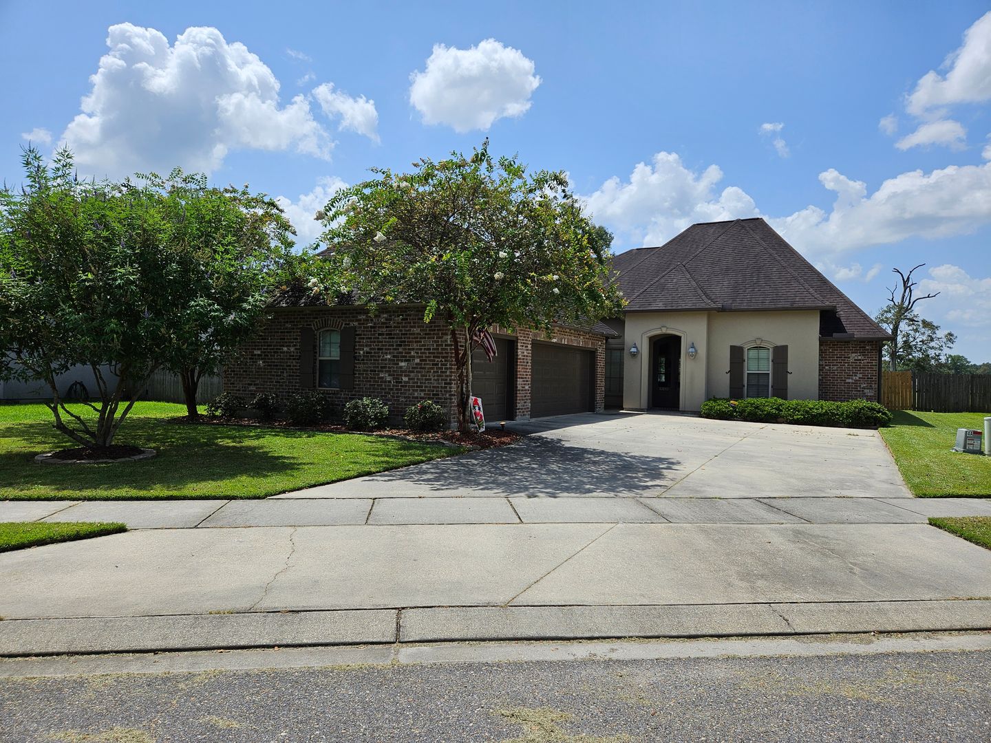 Prairieville House: 43283 Pond View Dr
