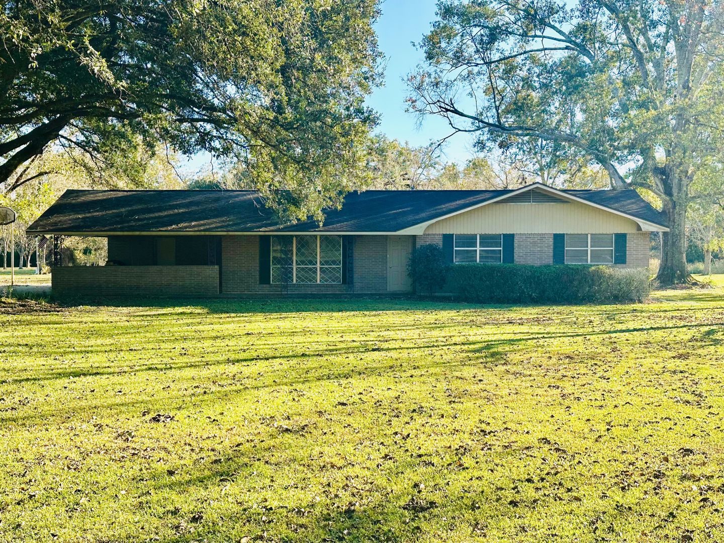 Gonzales House: 43063 Black Bayou Rd