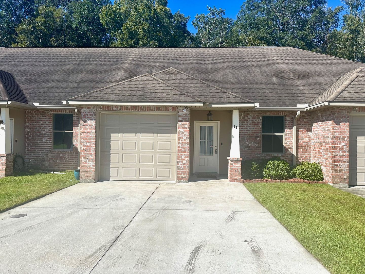 Walker House: 10664 Florida Blvd #8B