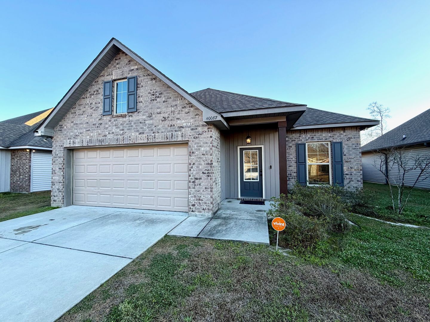 Prairieville House: 40087 Trace Ave