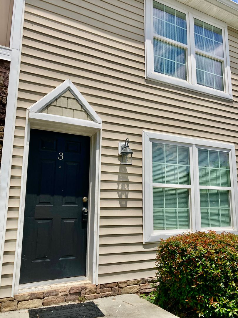 Augusta Apartment: Trapp Court