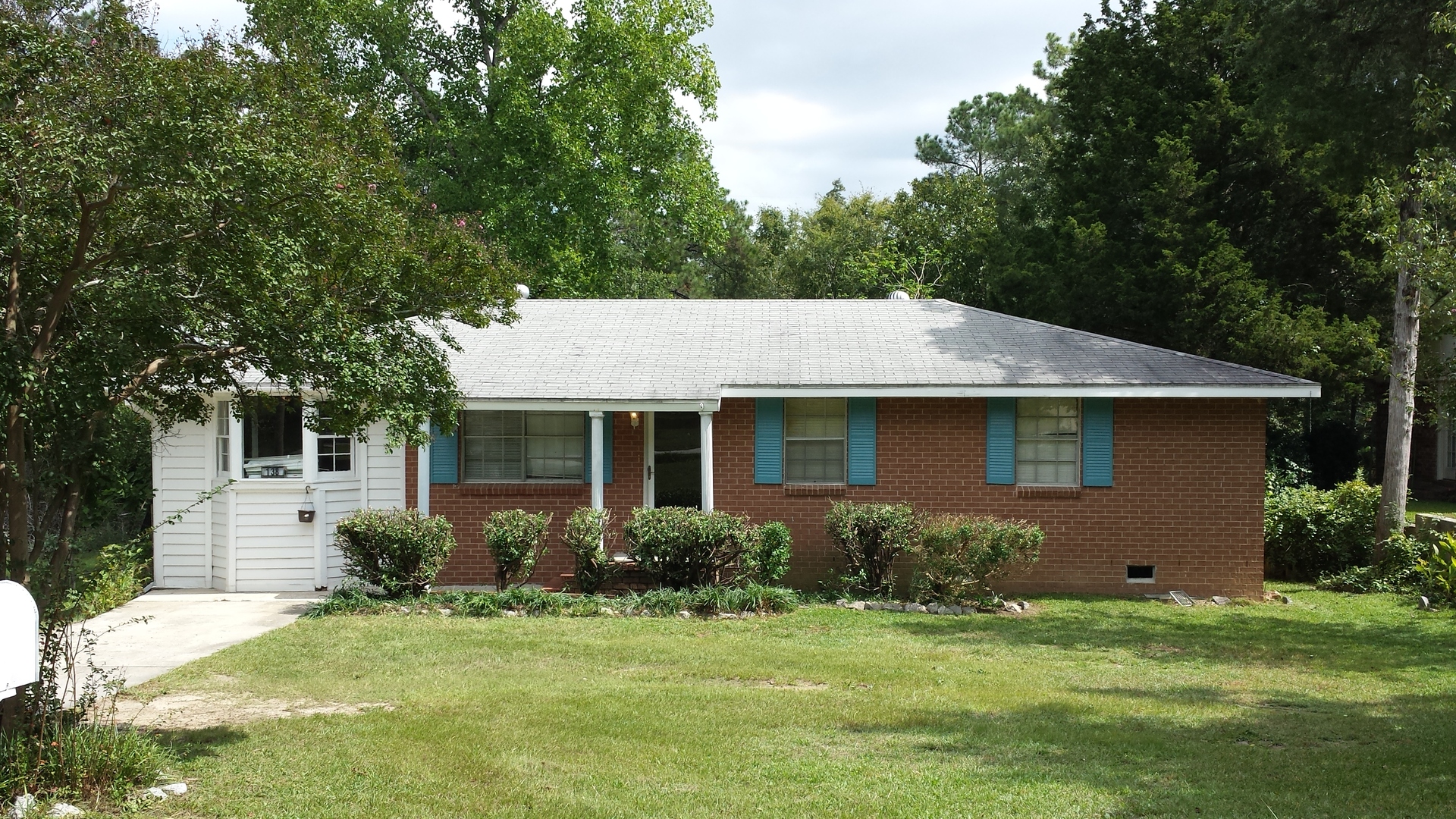 Martinez House: 138 Hickory Dr. S Cir