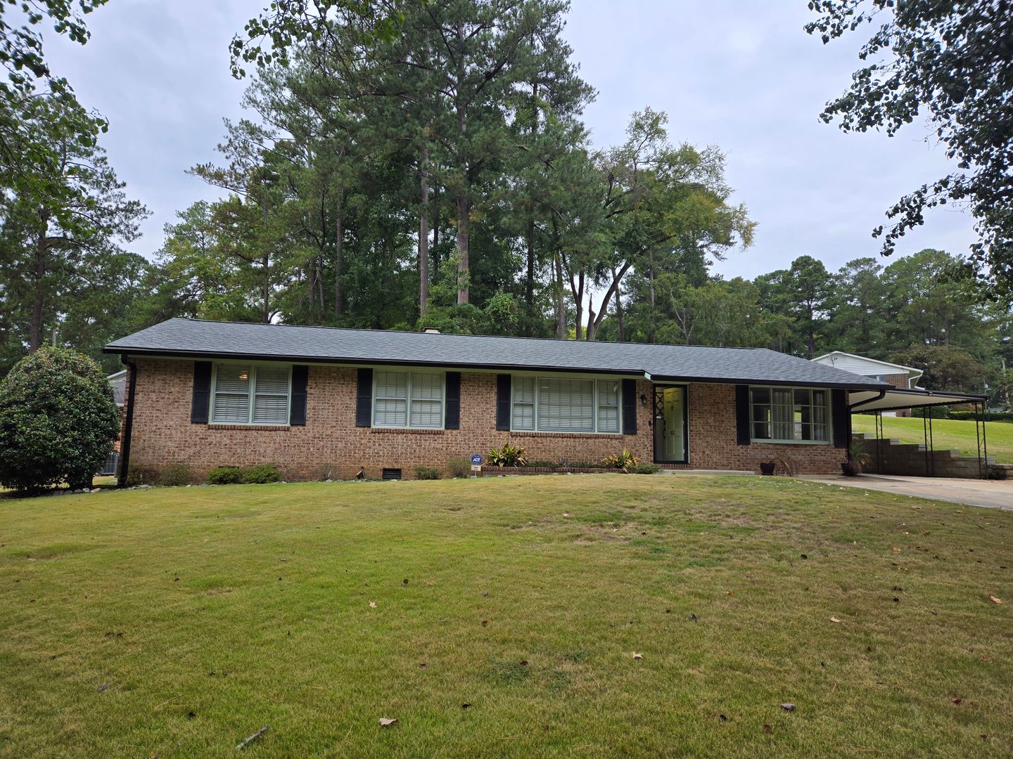 Augusta House: 613 Westbury
