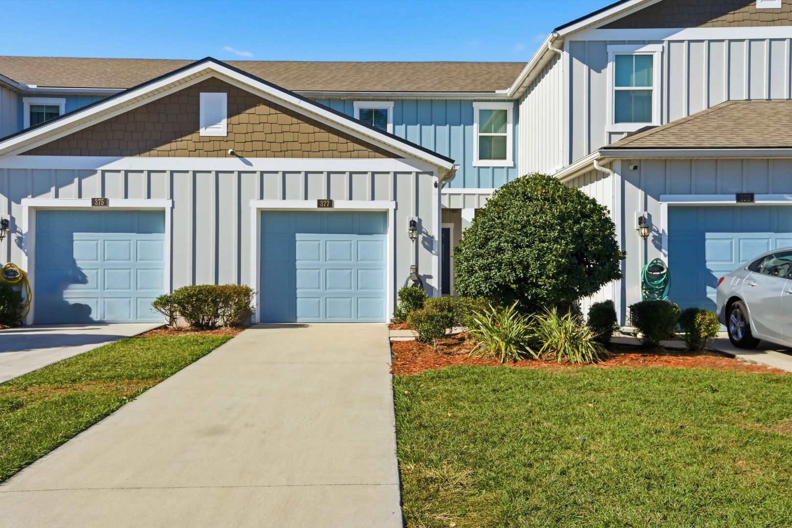 jacksonville House: 377 Aralia Ln