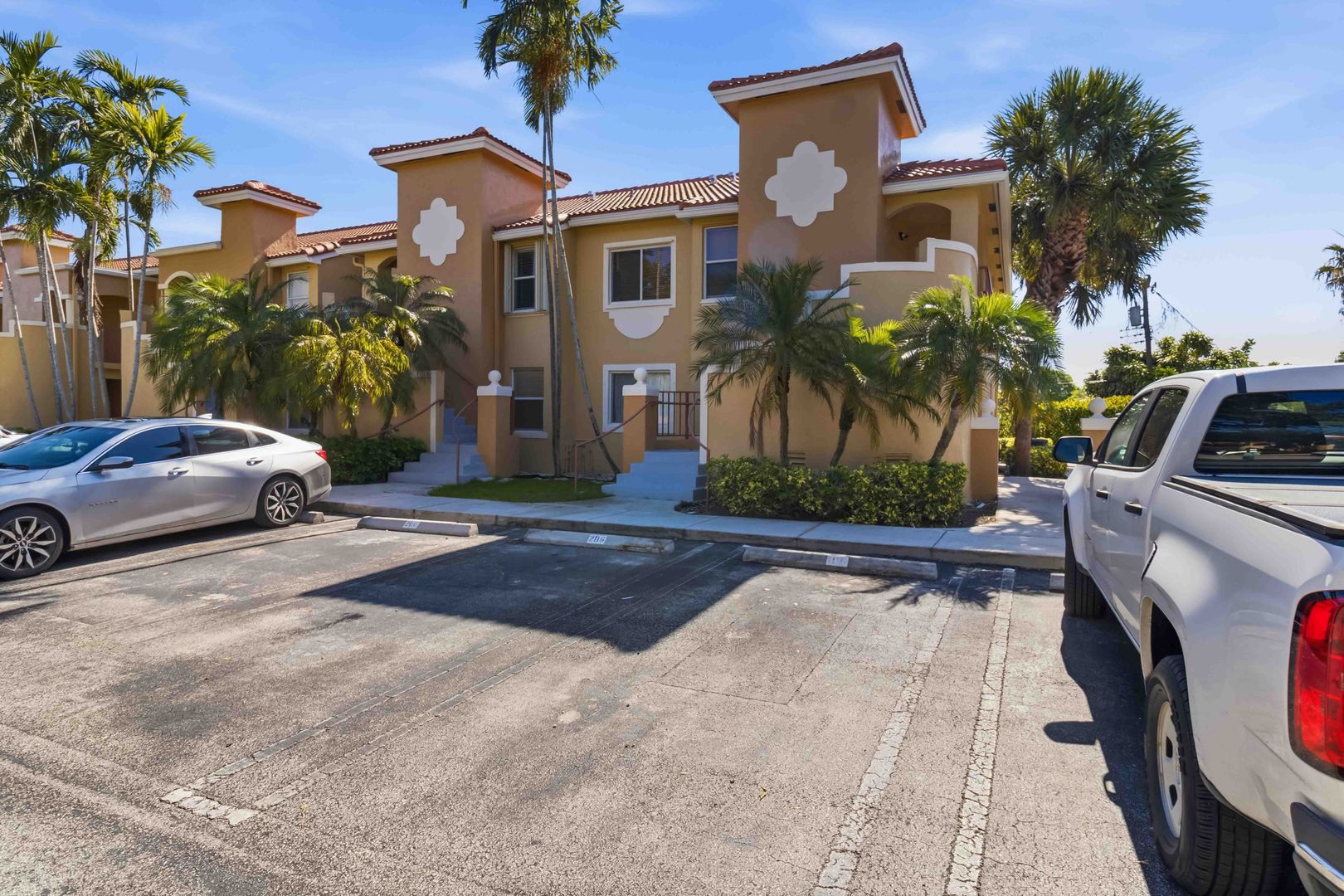 Pembroke Pines House: 621 Nw 78th Ter apt 206