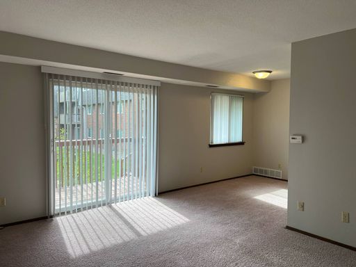 1 Bedroom Apartment with Balcony View – photo 1