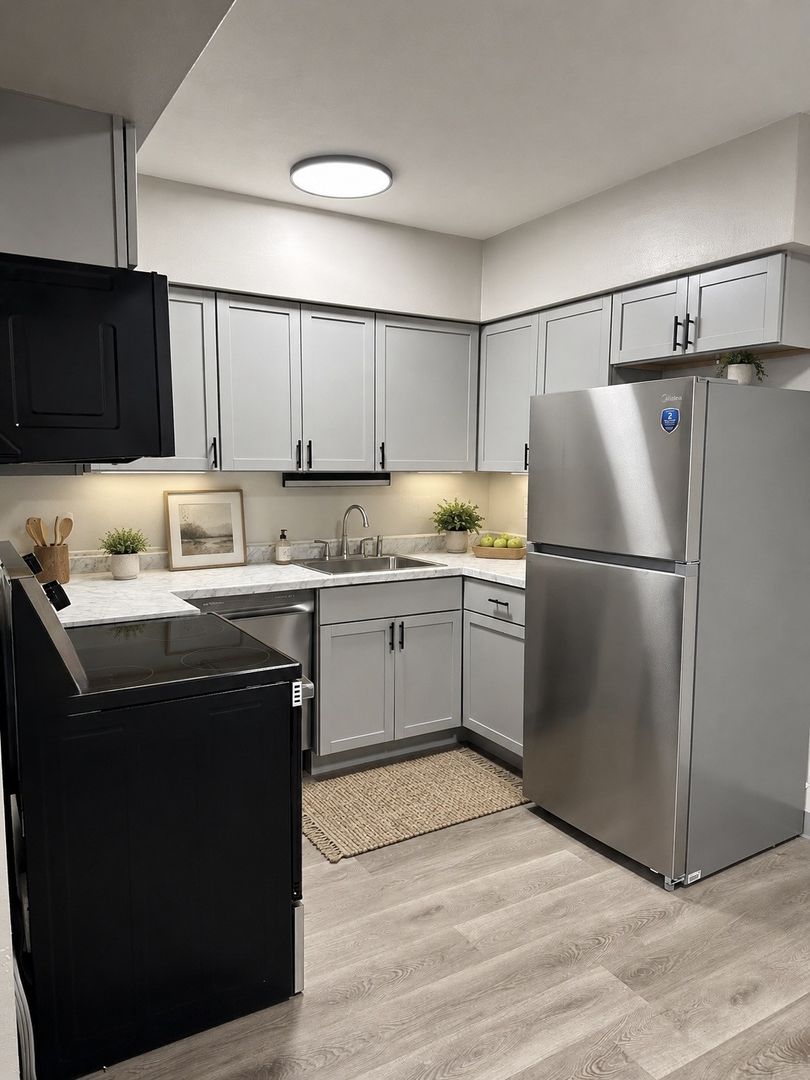 Waterloo Apartment: 1157 Ravenwood Rd.
