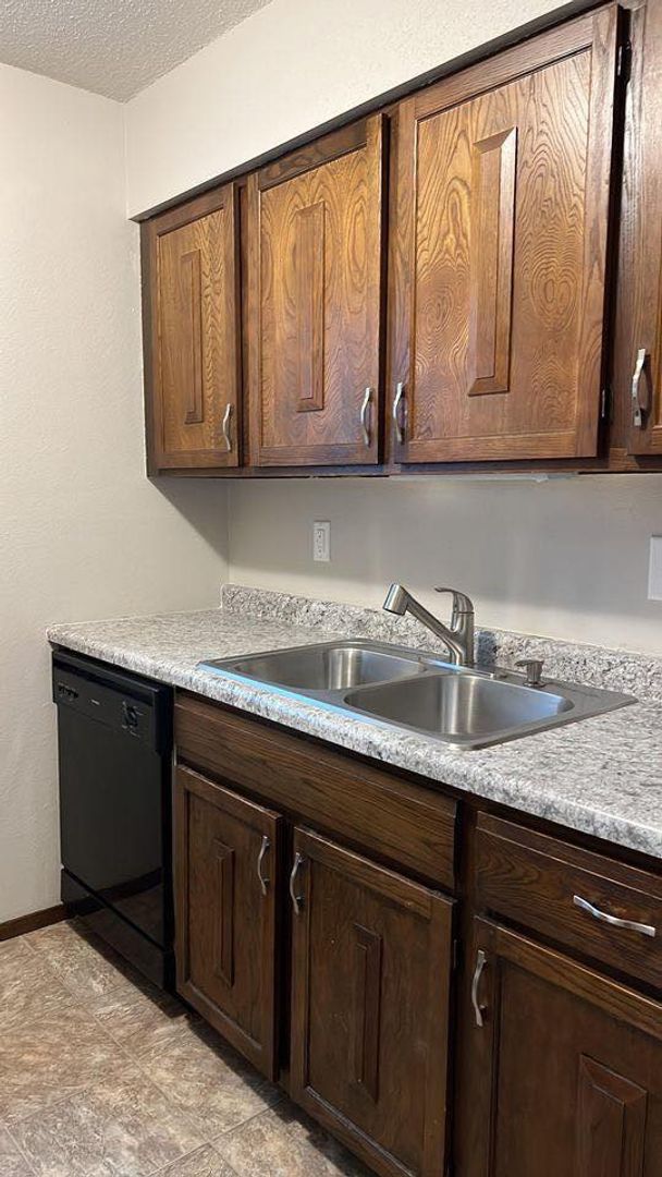 1159 Lantern Sq, Unit 2, Waterloo, IA 50701