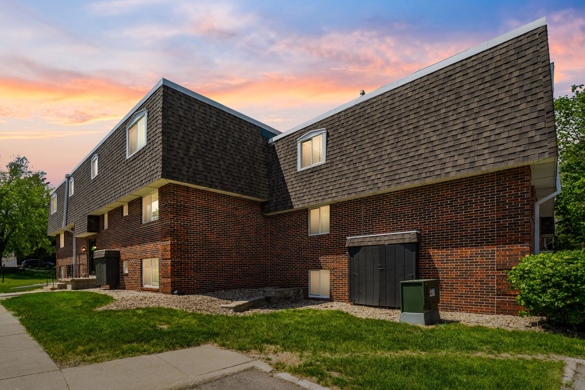Waterloo Apartment: 1141 Lantern Square