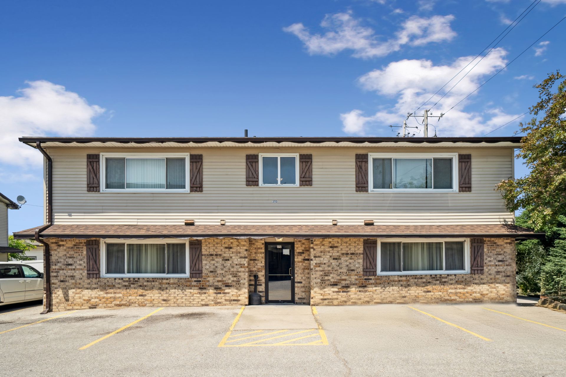 Waterloo Apartment: 3713 W 9th St