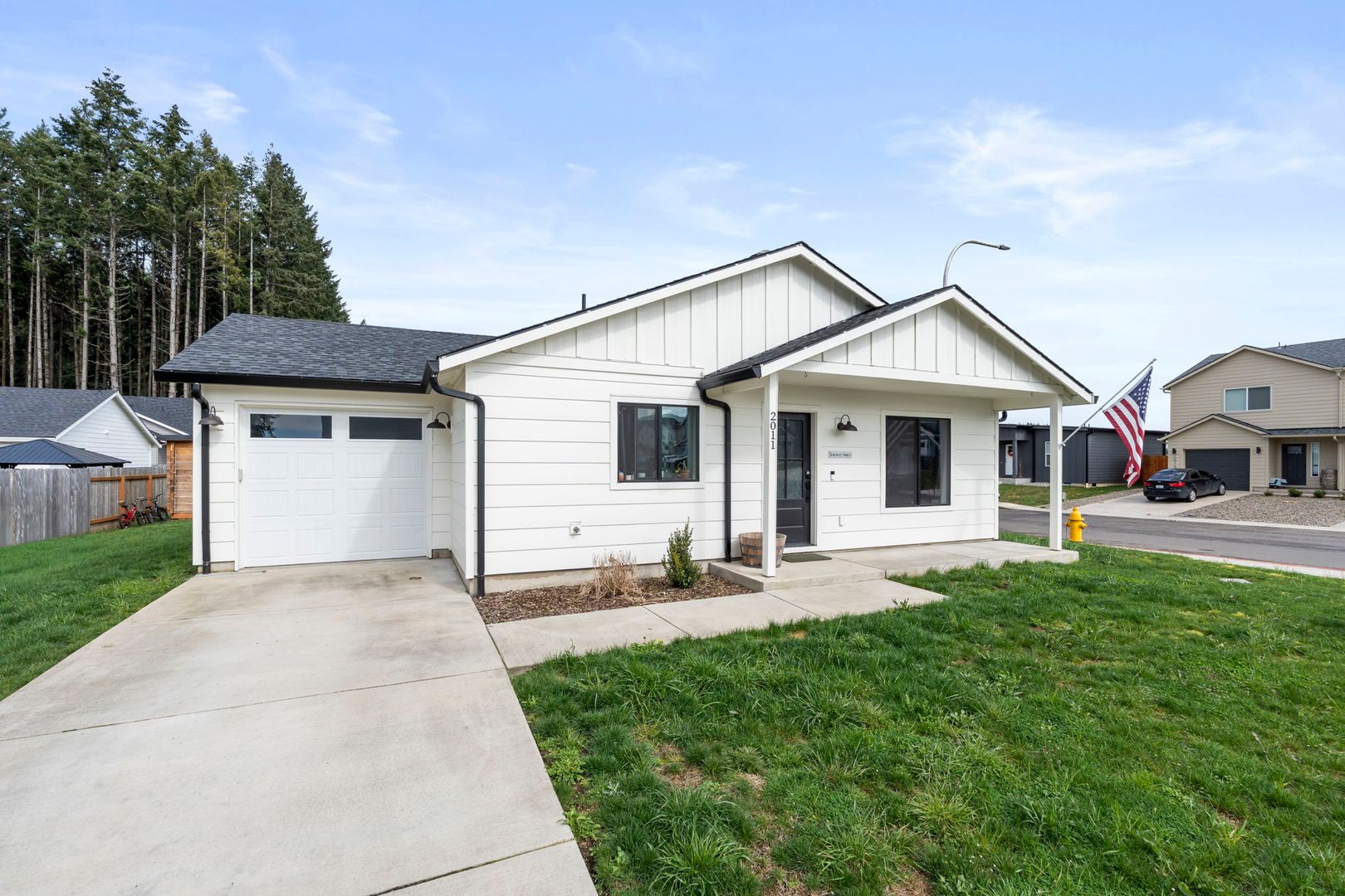 Winlock House: 2011 Apple Road