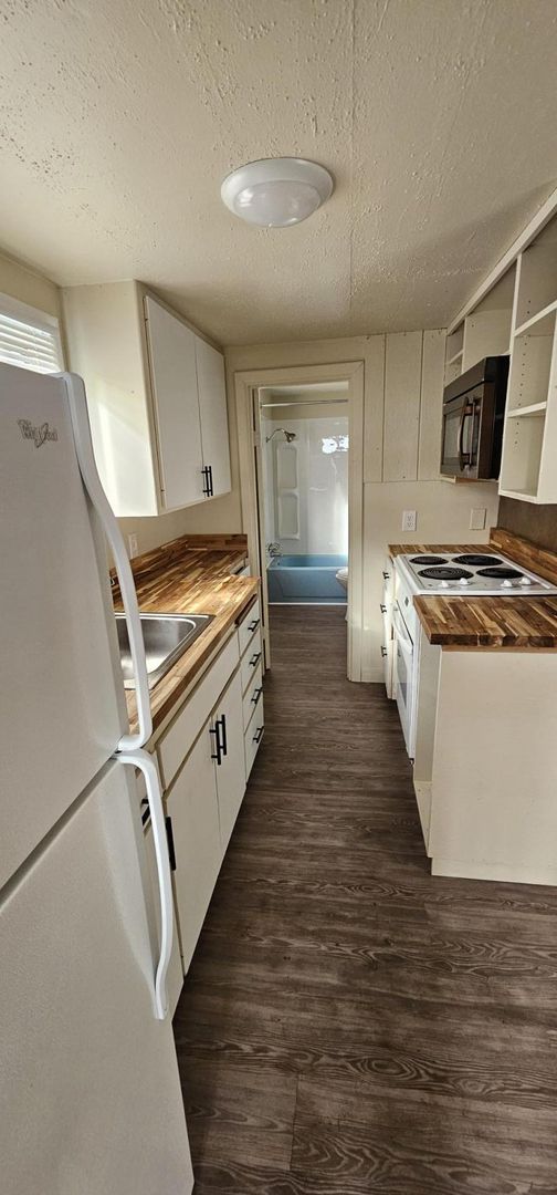 Tumwater House: 1641 1/2 Bishop Road SW