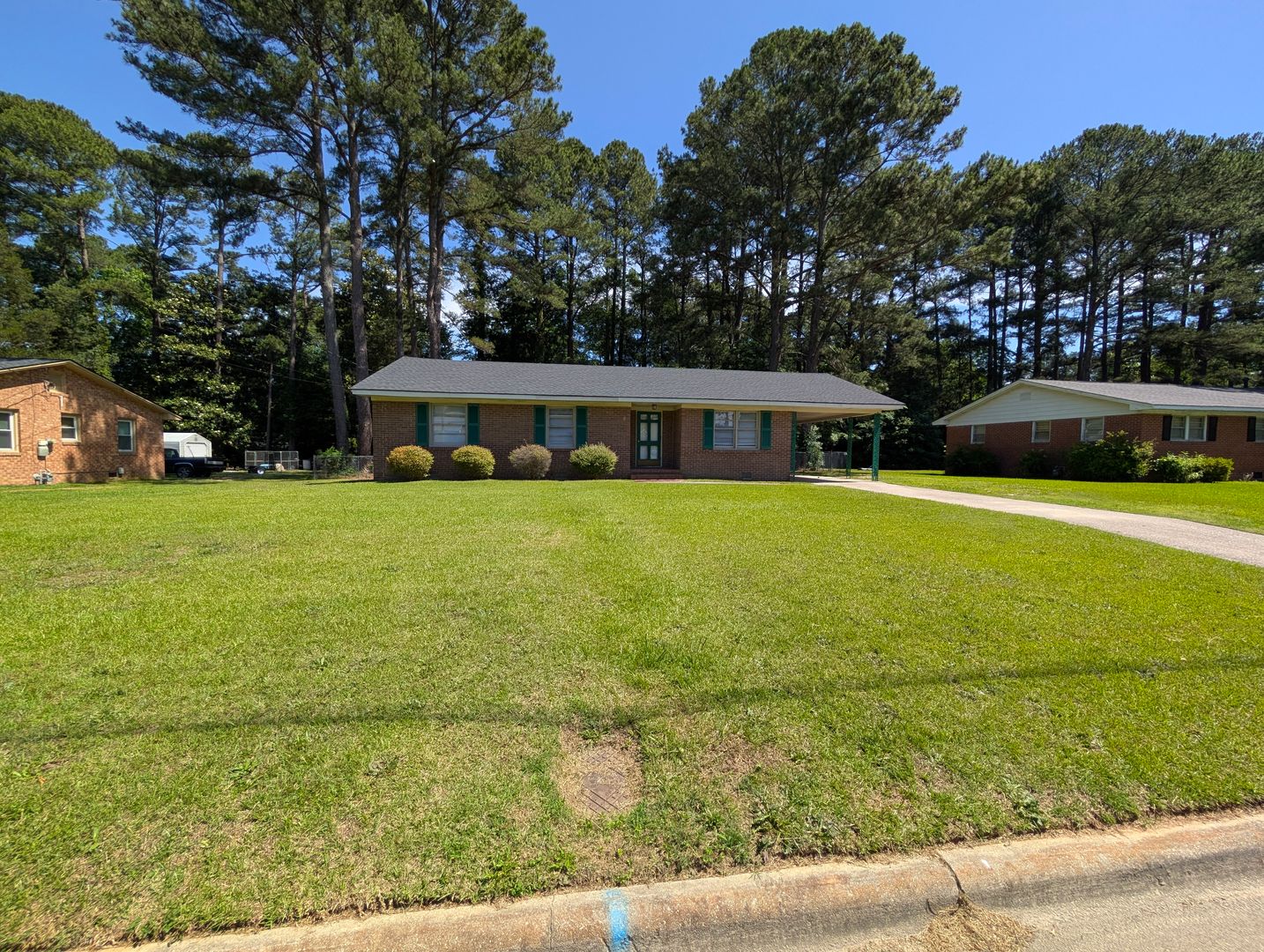 Wilson House: 1720 Woodside Drive W