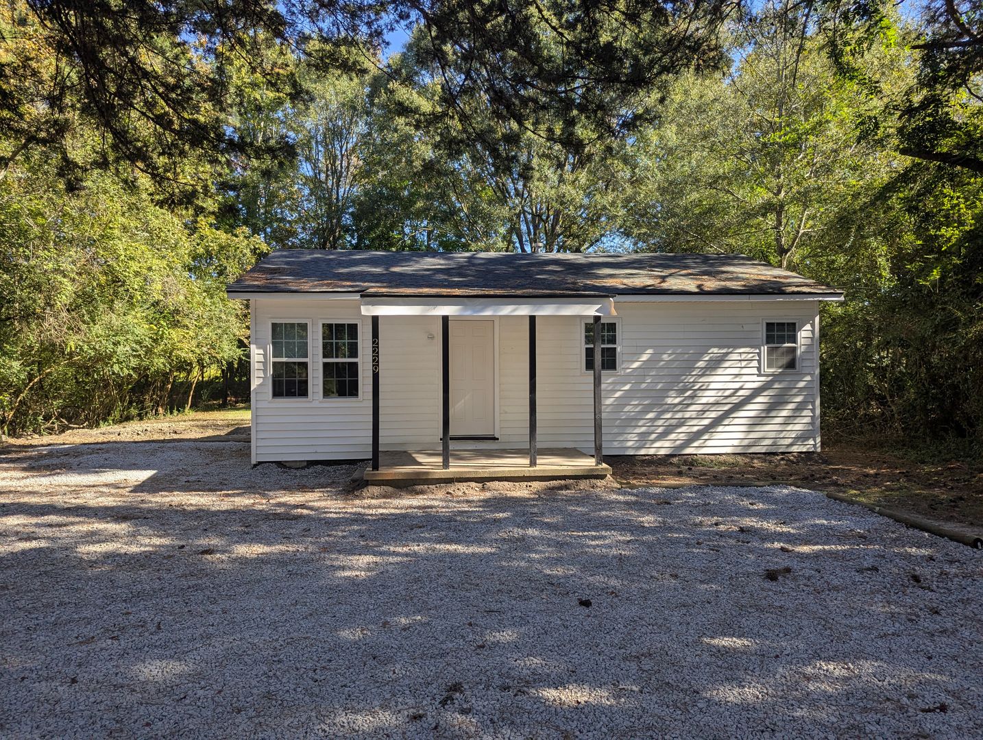 Wilson House: 2229 Banks Lane E