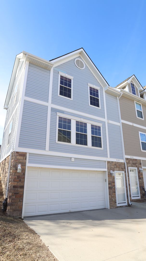 OMAHA House: 4202 N 147TH PLAZA