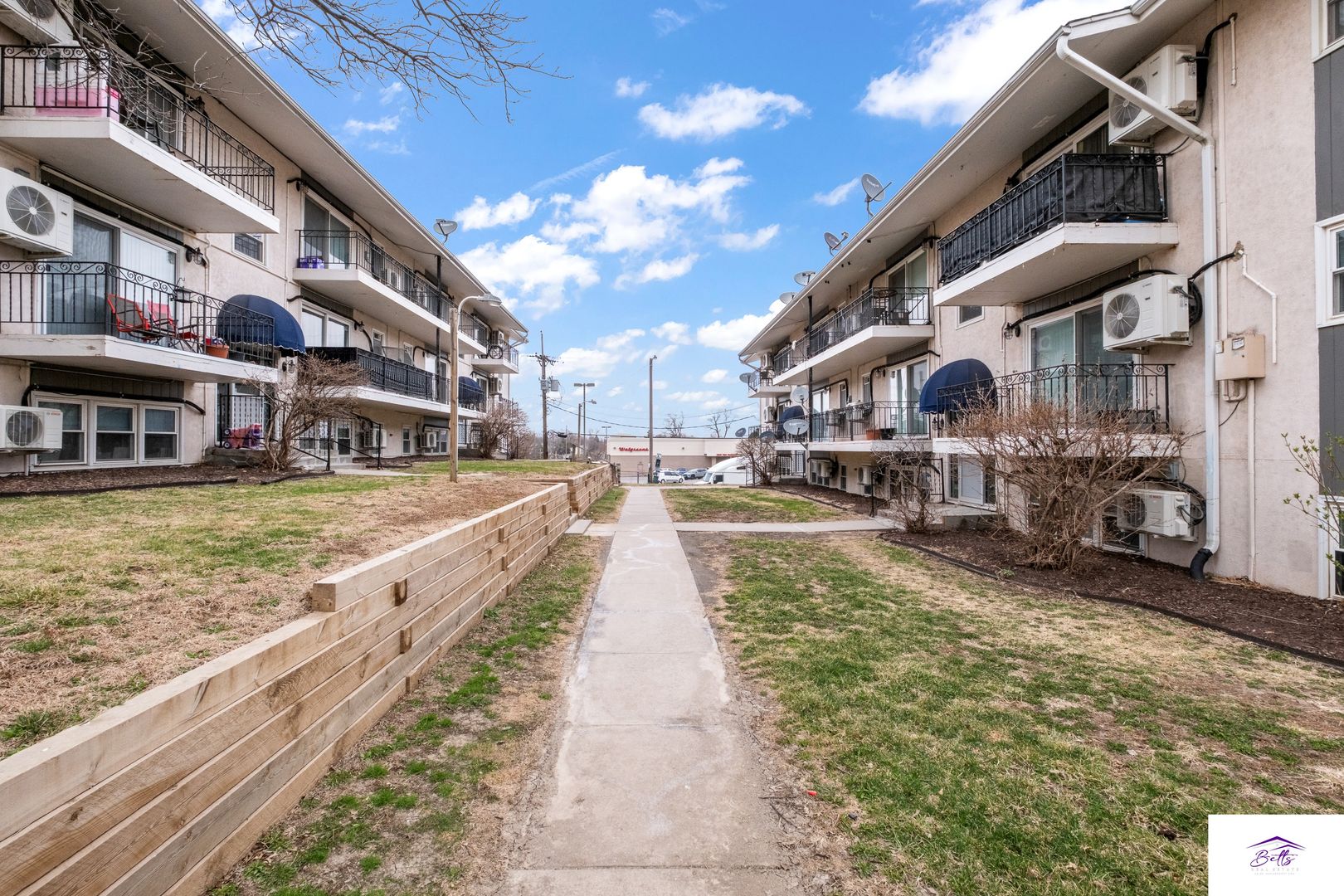 BELLEVUE Apartment: 3510-3518 GERTRUDE ST