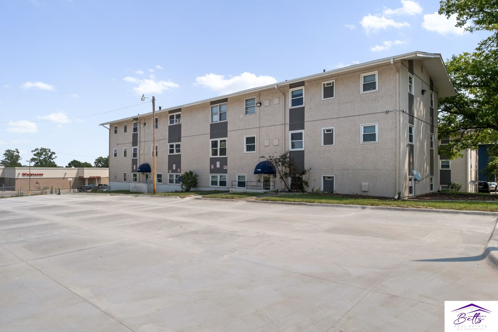 BELLEVUE Apartment: 3510-3518 GERTRUDE ST