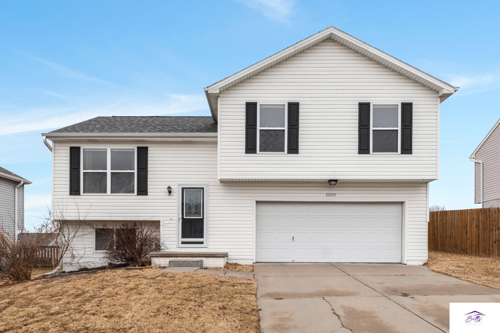 OMAHA House: 15828 BLACK WALNUT ST