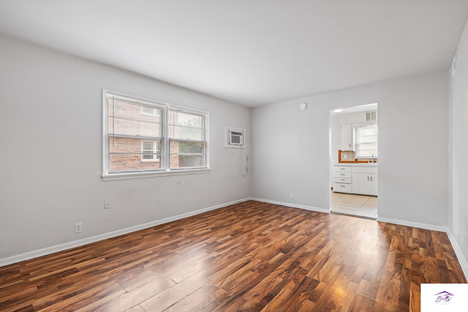 OMAHA Apartment: 1021 S 31ST ST