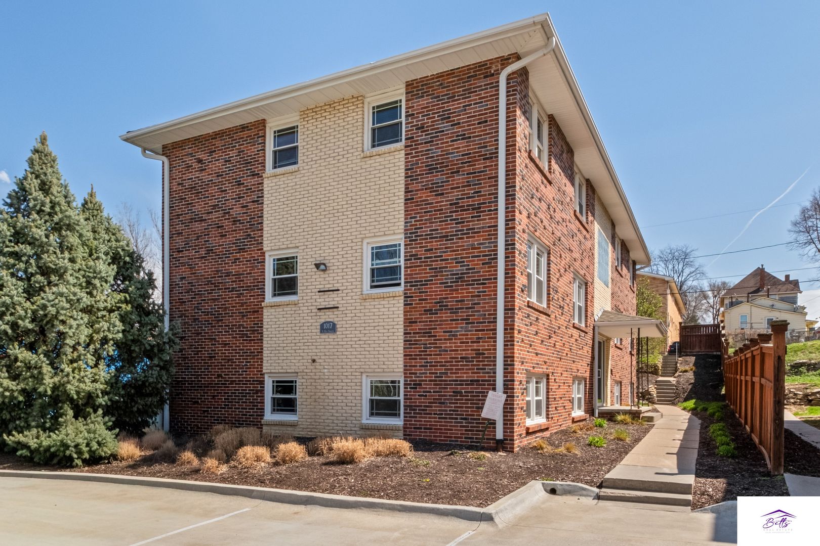 OMAHA Apartment: 1017 S 31ST ST
