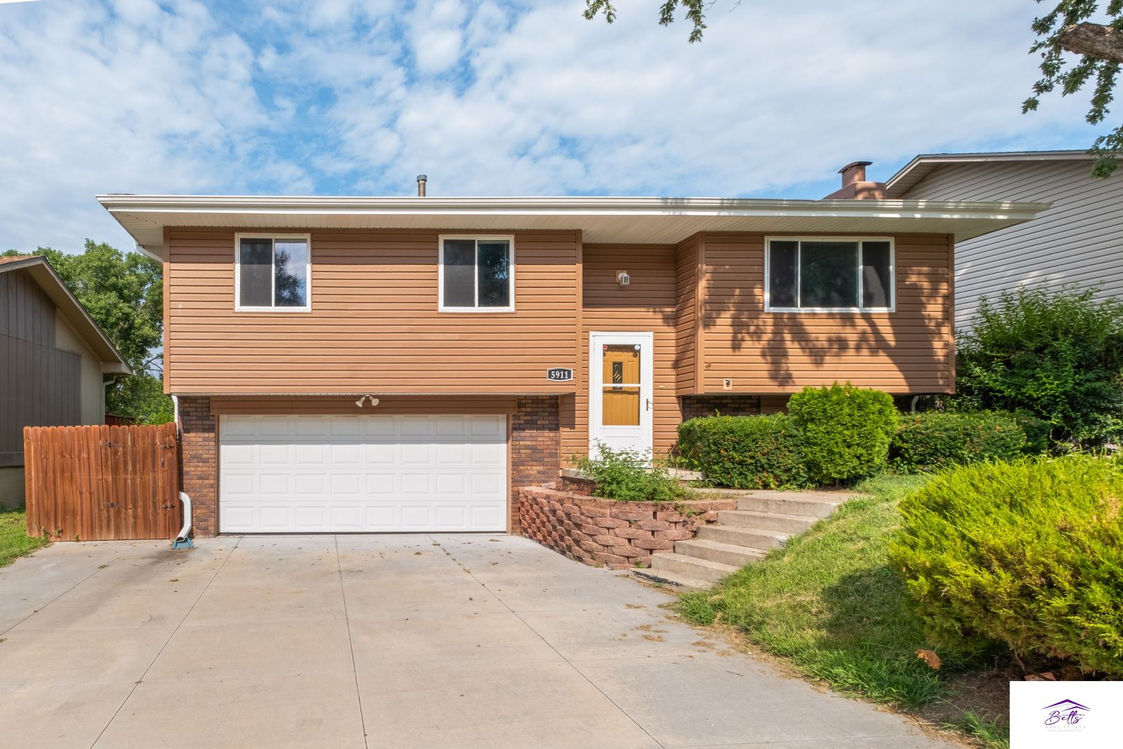 OMAHA House: 5911 S 137TH ST