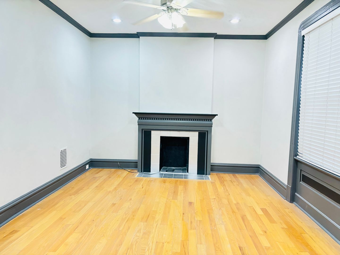 St. Louis Apartment: 3723 Connecticut St
