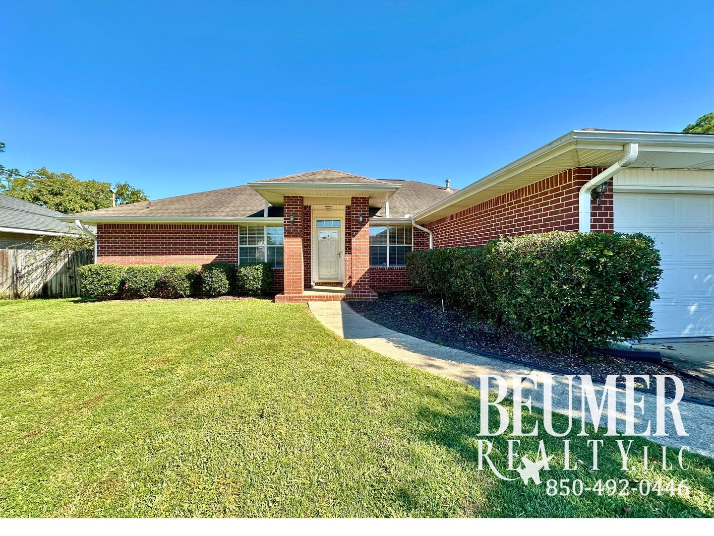 Pensacola House: 7427 St James Place
