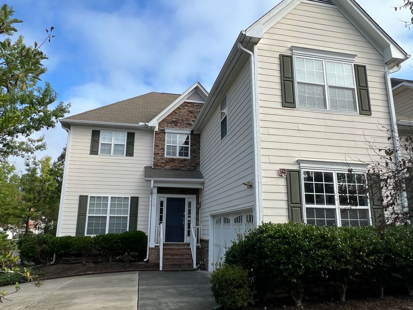 Cary House: 712 Callay Hill Way