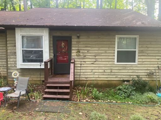 909-C West Chatham Street - Bev Roberts Rentals and Management – photo 1