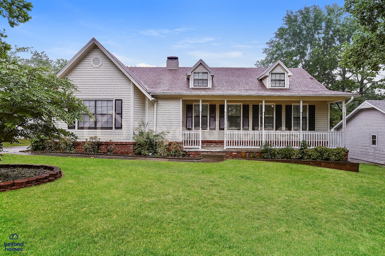 Sherwood House: 125 Jessica Dr