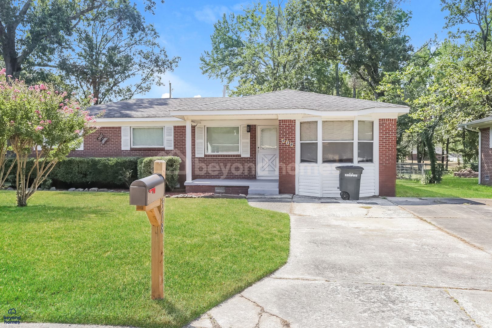 Sherwood House: 318 Hillwood Drive