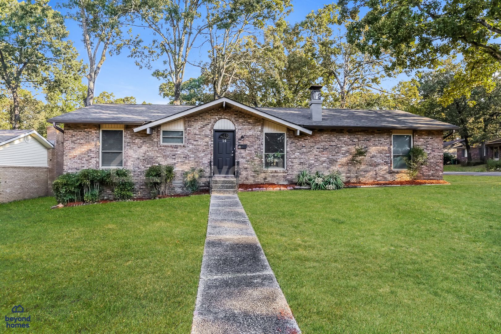 Sherwood House: 14 Woodmere Place