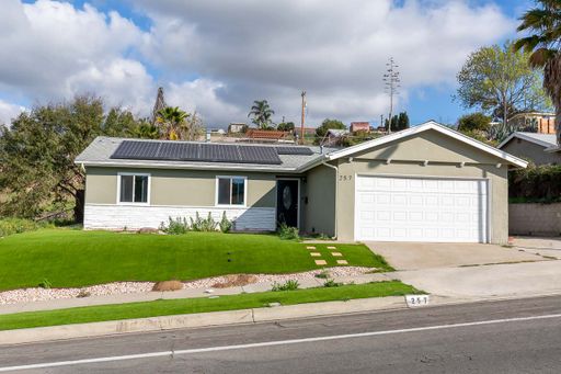 LIGHT & BRIGHT 3 BEDROOM IN PARADISE HILLS, PET FRIENDLY WITH SOLAR!!! – photo 1
