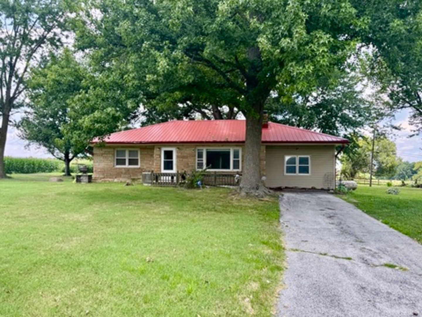 Sibley House: 122 N Buckner Tarsney Road