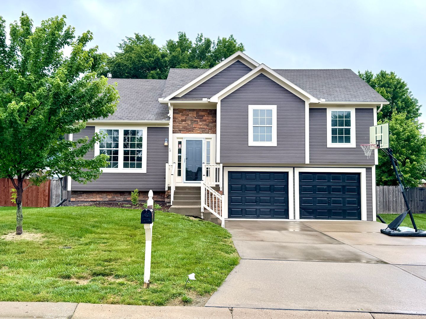 Grain Valley House: 930 NW Scenic Drive