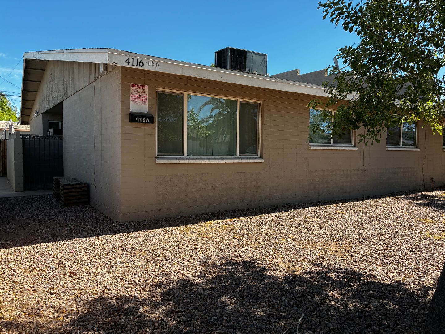 Phoenix Apartment: 4116 E. Moreland St